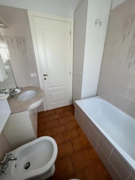 A Ca Di Nonni Apartment Albenga Luaran gambar